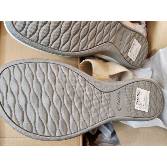 Clarks Arla Jacory Sandals Women's size 10 Soft Gold - Picture 7 of 7